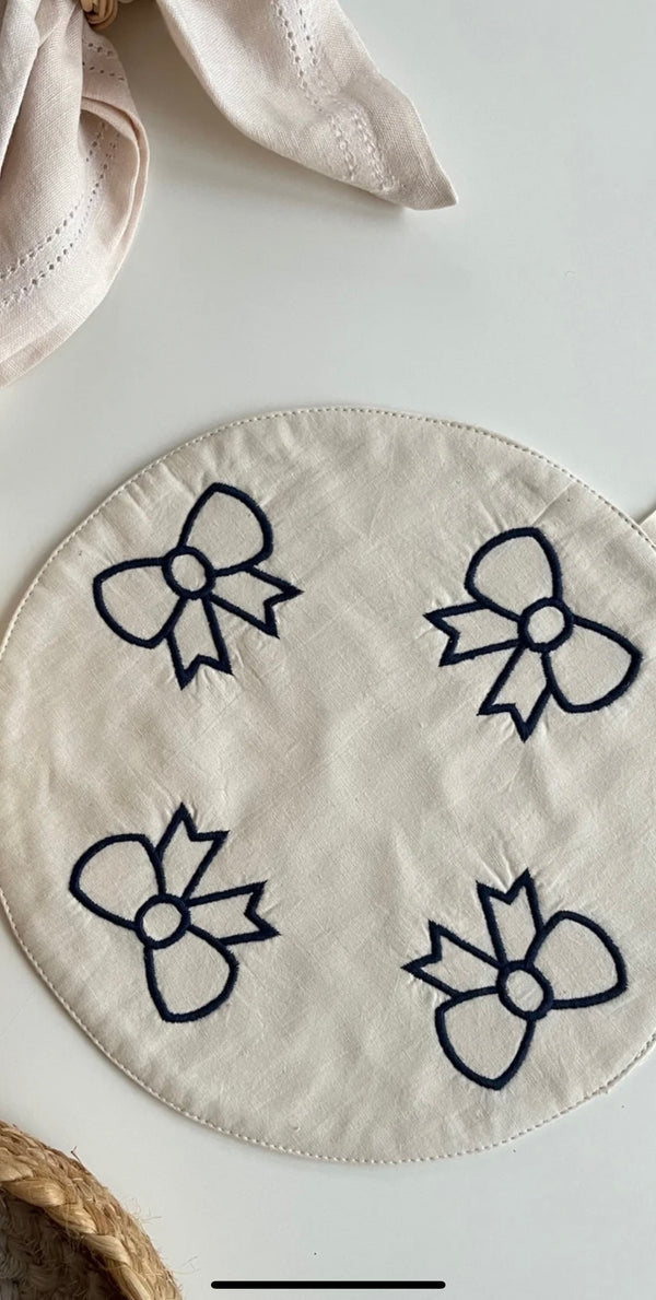 Jou Embroidery Basket Napkin / Navy Blue Bows