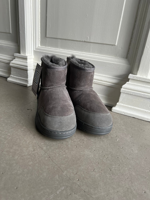 Ultra Short Boots / Grey